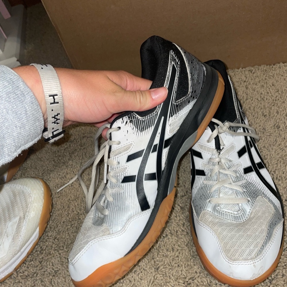 asics gel-rocket volleyball shoes size 8